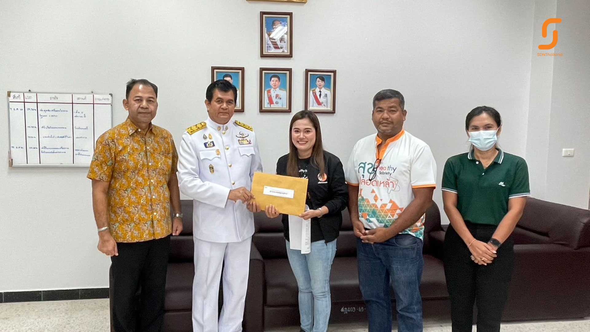ประชาคมงดเหล้าจังหวัดสุราษฎร์ธานี ยื่นหนังสือค้านเปิดผับตี 4 ห่วงอุบัติเหตุเพิ่ม “สิ่งที่ได้ ไม่คุ้มกับความสูญเสีย”