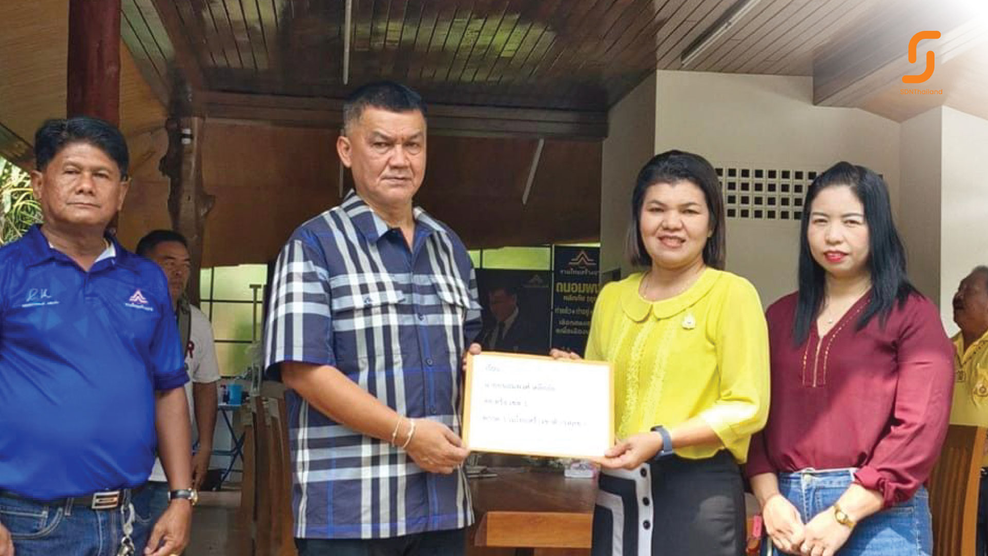 ภปค.จังหวัดตรัง ยื่นหนังสือต่อ สส.พรรครวมไทยสร้างชาติ คัดค้านการแก้ไขกฎหมายควบคุมเครื่องดื่มแอลกอฮอล์ หวั่นเอื้อนายทุน เพิ่มผลกระทบเชิงลบในสังคม